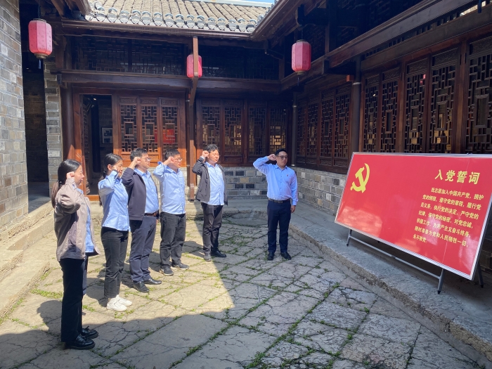 十堰分(fèn)院組織(zhī)青年幹(gàn)部參觀(guan)紅色愛(ai)國主義(yì)教育基(ji)地