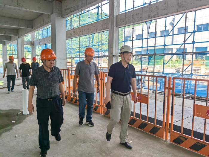 張院長調(diao)研宜昌分院